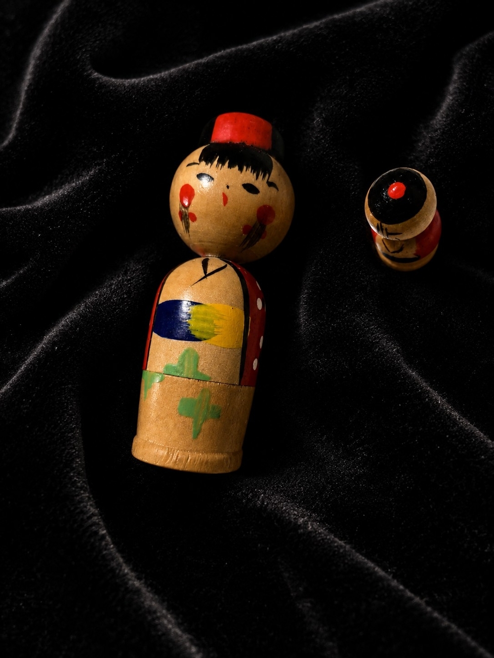 Vintage Japanese Wooden Nesting Kokeshi Doll Set – Hand-Painted Mini Folk Art - Picture 3 of 6